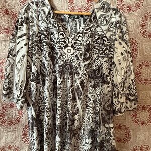 Women’s Plus Elegant Black and White Top